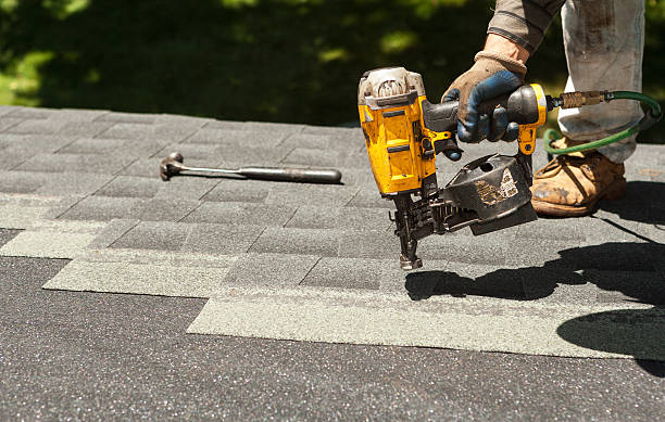Best Roof Gutter Cleaning  in Hillsborough, CA